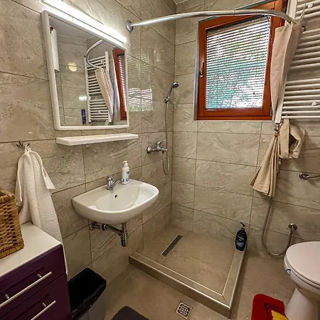 בית אירוח Cozy With A Balcony *