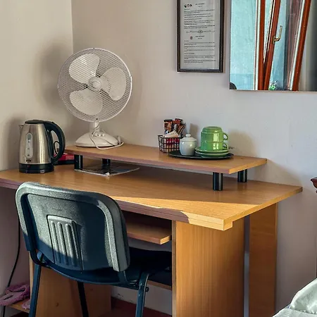 Cozy With A Balcony בית אירוח