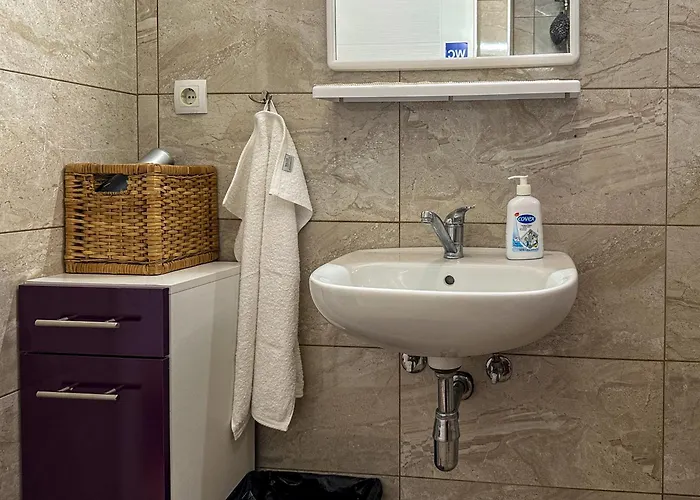 Cozy With A Balcony Homestay *